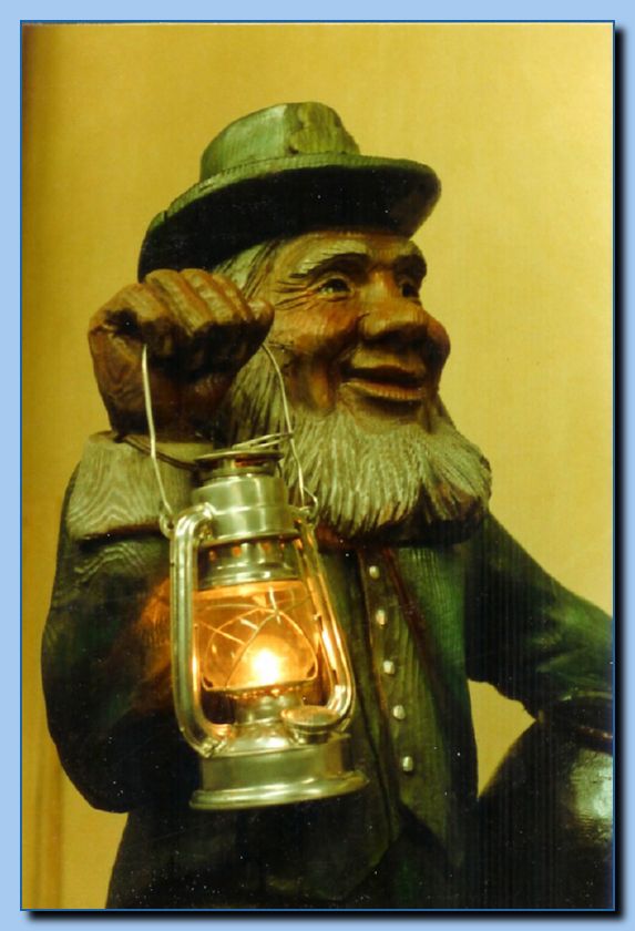 2-19 leprechaun with lantern as beverage cooler-archive-0001